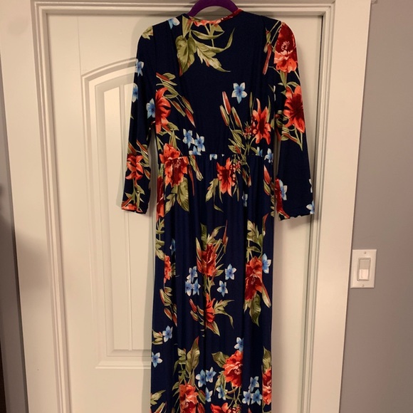 Mother Bee Maternity Dress - Picture 4 of 4